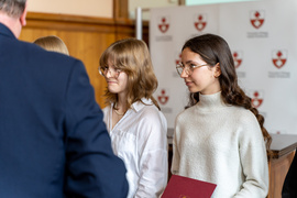 Prezydent rozdał stypendia