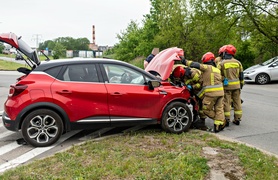 Zderzenie miejskiego autobusu z osobówką