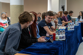 \"Depresyjni, zagubieni, samotni\". Rozmowy wokół zdrowia psychicznego młodych