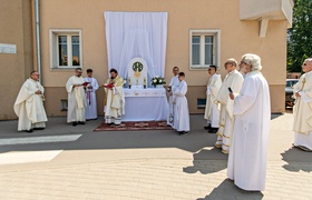 Skąd się wzięły procesje Bożego Ciała