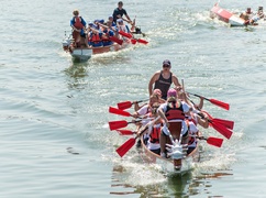 Smocza rywalizacja z kąpielą w rzece