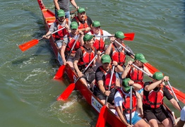 Smocza rywalizacja z kąpielą w rzece