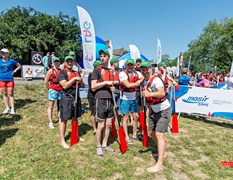 Smocza rywalizacja z kąpielą w rzece