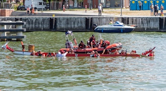 Smocza rywalizacja z kąpielą w rzece