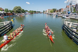 Smocza rywalizacja z kąpielą w rzece