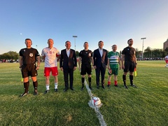 Mecz gwiazd przy sztucznym świetle. Braniewo wita na nowym stadionie