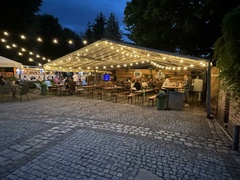 Zrelaksuj się w ogrodzie letnim Domu Rektora