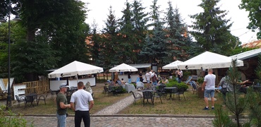 Zrelaksuj się w ogrodzie letnim Domu Rektora