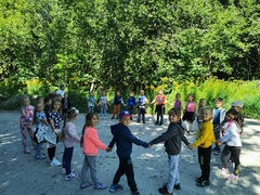 Niesamowity, leśny park zabaw Żłobka, Przedszkola i Zerówki Mały Europejczyk w Elblągu