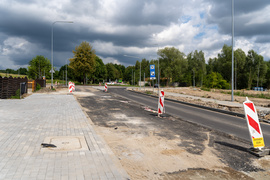 Ulica gotowa, trwają prace na rondzie