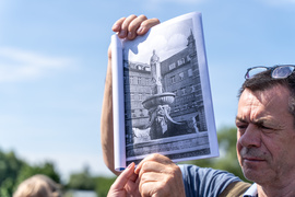 Z przewodnikiem poznawali początki historii miasta