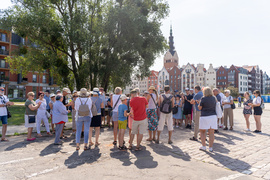 Z przewodnikiem poznawali początki historii miasta