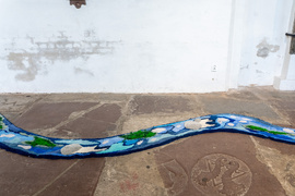 Wodny spacer w krużganku