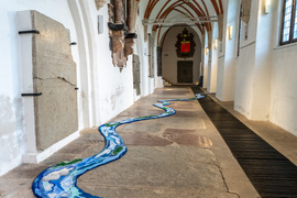 Wodny spacer w krużganku