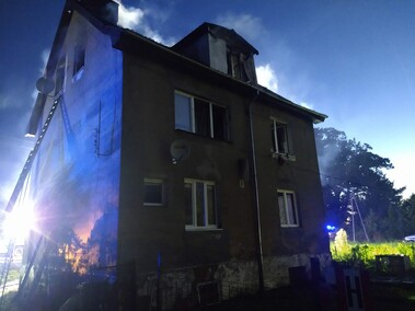 Nocny pożar, ranni dorośli i dzieci