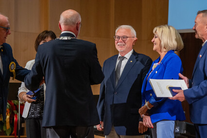 „Z chęci pomagania“