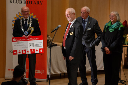 „Z chęci pomagania“