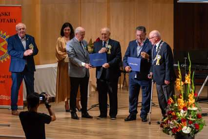 „Z chęci pomagania“