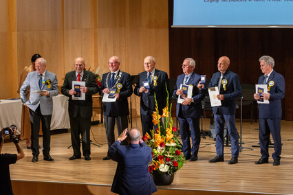 „Z chęci pomagania“