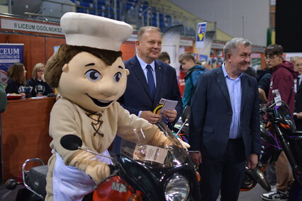 Kto do szkoły, a kto do pracy?