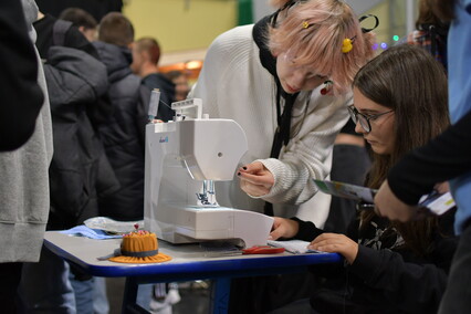 Kto do szkoły, a kto do pracy?