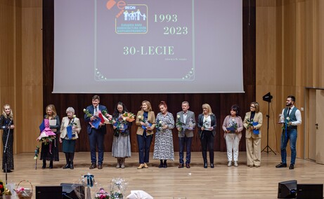 Trzydzieści lat niesienia pomocy