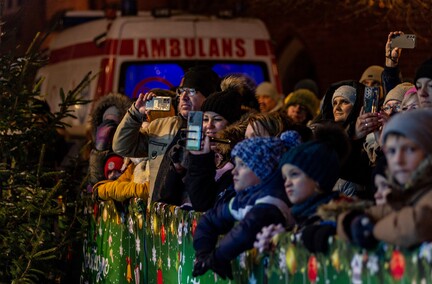 Świąteczne śpiewanie i kolędowanie na starówce