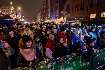 Świąteczne śpiewanie i kolędowanie na starówce