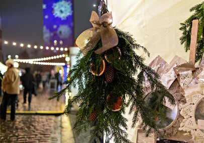 Świąteczne śpiewanie i kolędowanie na starówce