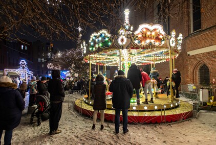 Świąteczne śpiewanie i kolędowanie na starówce