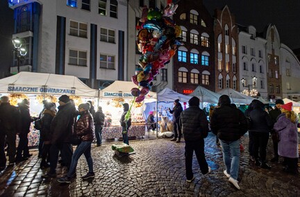 Świąteczne śpiewanie i kolędowanie na starówce