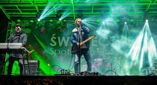 Świąteczne śpiewanie i kolędowanie na starówce