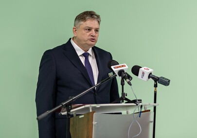 Pięć sal i pięćdziesiąt trzy miliony