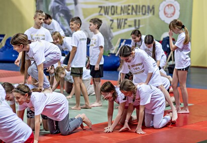 Waldemar Legień  uczy rzucać