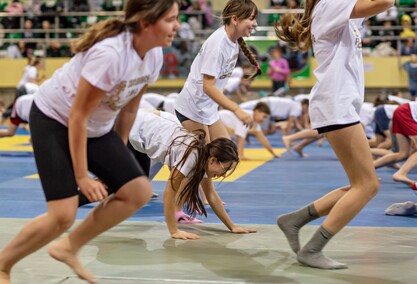 Waldemar Legień  uczy rzucać