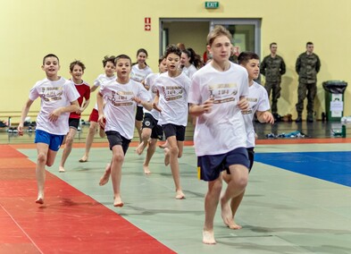 Waldemar Legień  uczy rzucać