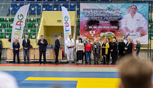 Waldemar Legień  uczy rzucać