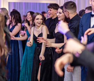 Trochę więcej niż sto, ale kto by tam liczył. Studniówka III LO w Elblągu