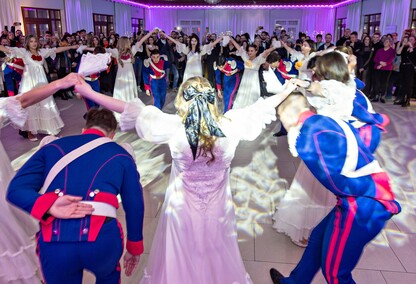 Trochę więcej niż sto, ale kto by tam liczył. Studniówka III LO w Elblągu