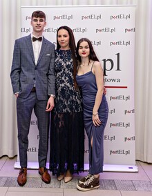 Trochę więcej niż sto, ale kto by tam liczył. Studniówka III LO w Elblągu