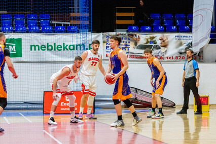 Trójeczka postawiła się Elbasketowi