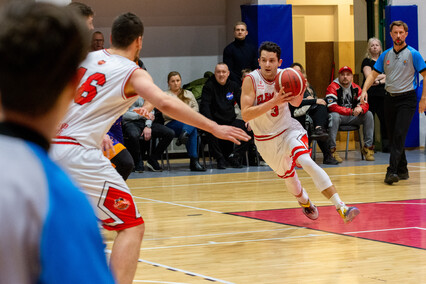 Trójeczka postawiła się Elbasketowi