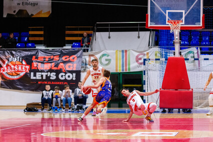 Trójeczka postawiła się Elbasketowi