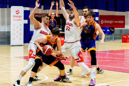 Trójeczka postawiła się Elbasketowi