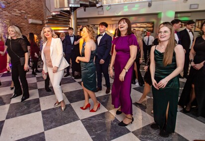 Taki bal jest jeden w życiu. Studniówka ZSTI