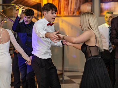 Taki bal jest jeden w życiu. Studniówka ZSTI