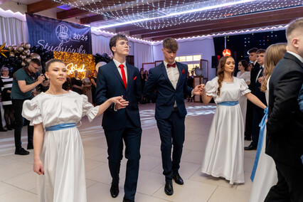 Zabawa I LO sto osiem dni przed maturą