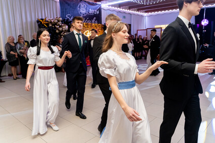 Zabawa I LO sto osiem dni przed maturą