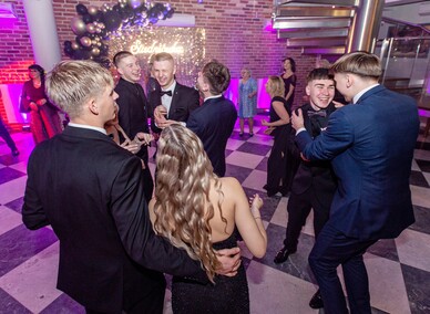Studniówka IV LO. „Przed nami piękna noc”