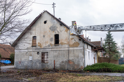 Pożar dachu w budynku wielorodzinnym